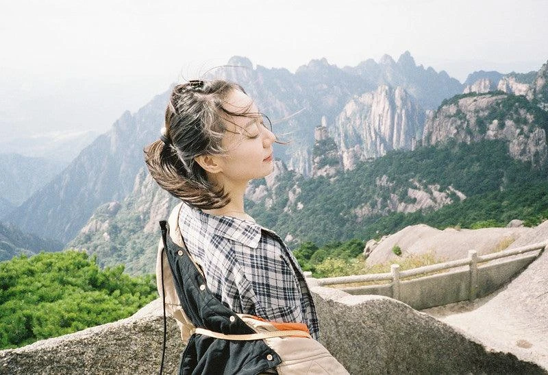 Contax T3 Titan Silver 35mm Film Camera Point & Shoot With 35mm F/2.8 Lens 12 Contax T3 Titan Silver 35mm Film Camera Point & Shoot With 35mm F/2.8 Lens - Image 10