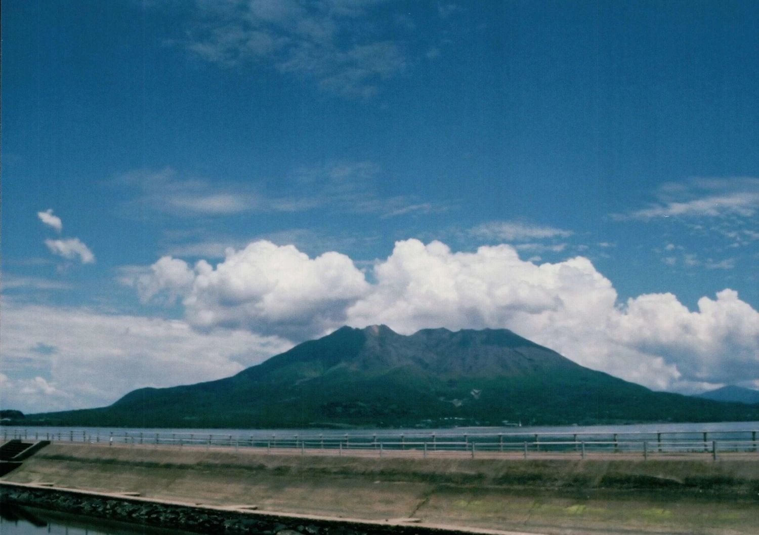 Nikon EM 35mm SLR Film Camera - Body Only 12 Nikon EM 35mm SLR Film Camera - Body Only - Image 10