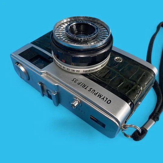 Olympus Trip 35 Green Leather Skin Point And Shoot 35mm Film Camera 5 Olympus Trip 35 Green Leather Skin Point And Shoot 35mm Film Camera - Image 3